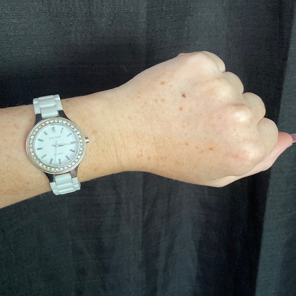 DKNY Vintage Watch w/ 36 Diamonds 💎 - Picture 3 of 8